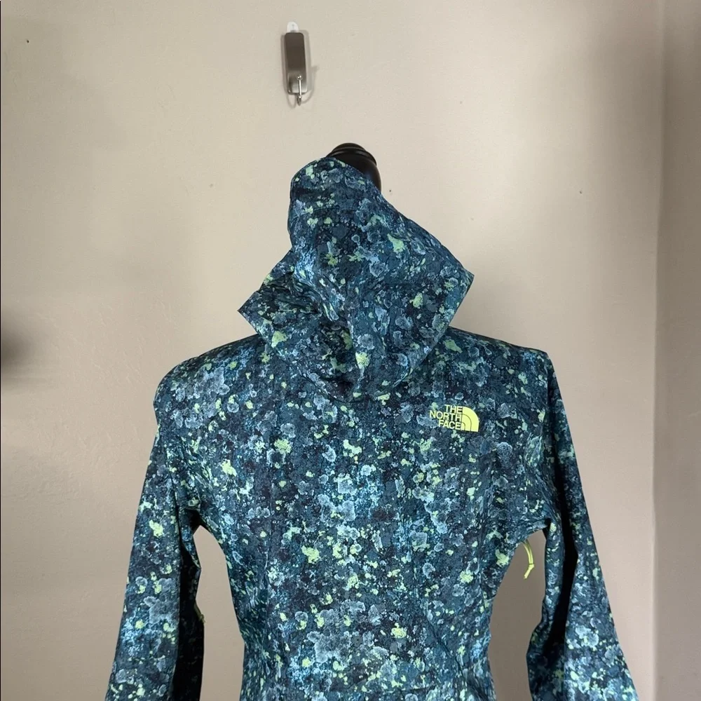 The North Face Women's Floral Pattern Ski Jacket - Picture 9 of 11